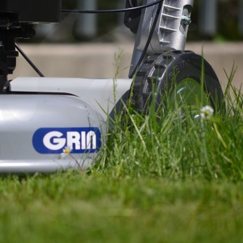 Grin PM46A IS selbstfahrender Benzin-Rasenmäher mit Elektrostart Grin Professioneller Benzin-Rasenmäher