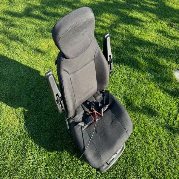 Sedile-professionale-Master-elettropneumatico-con-base-rotante-3 Sedile professionale Master elettropneumatico con base rotante - immagine 1